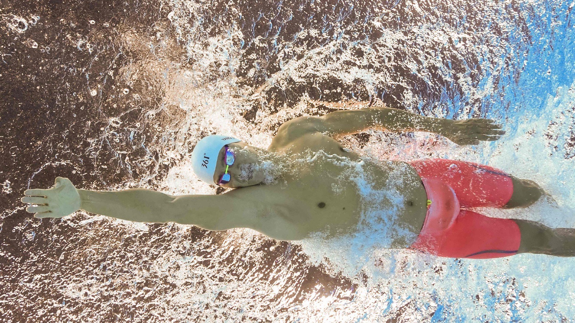 开云平台-孙兴慜关键时刻站出来，巴萨鏖战AC米兰，绿茵场上的东方破晓与红蓝意志  第2张