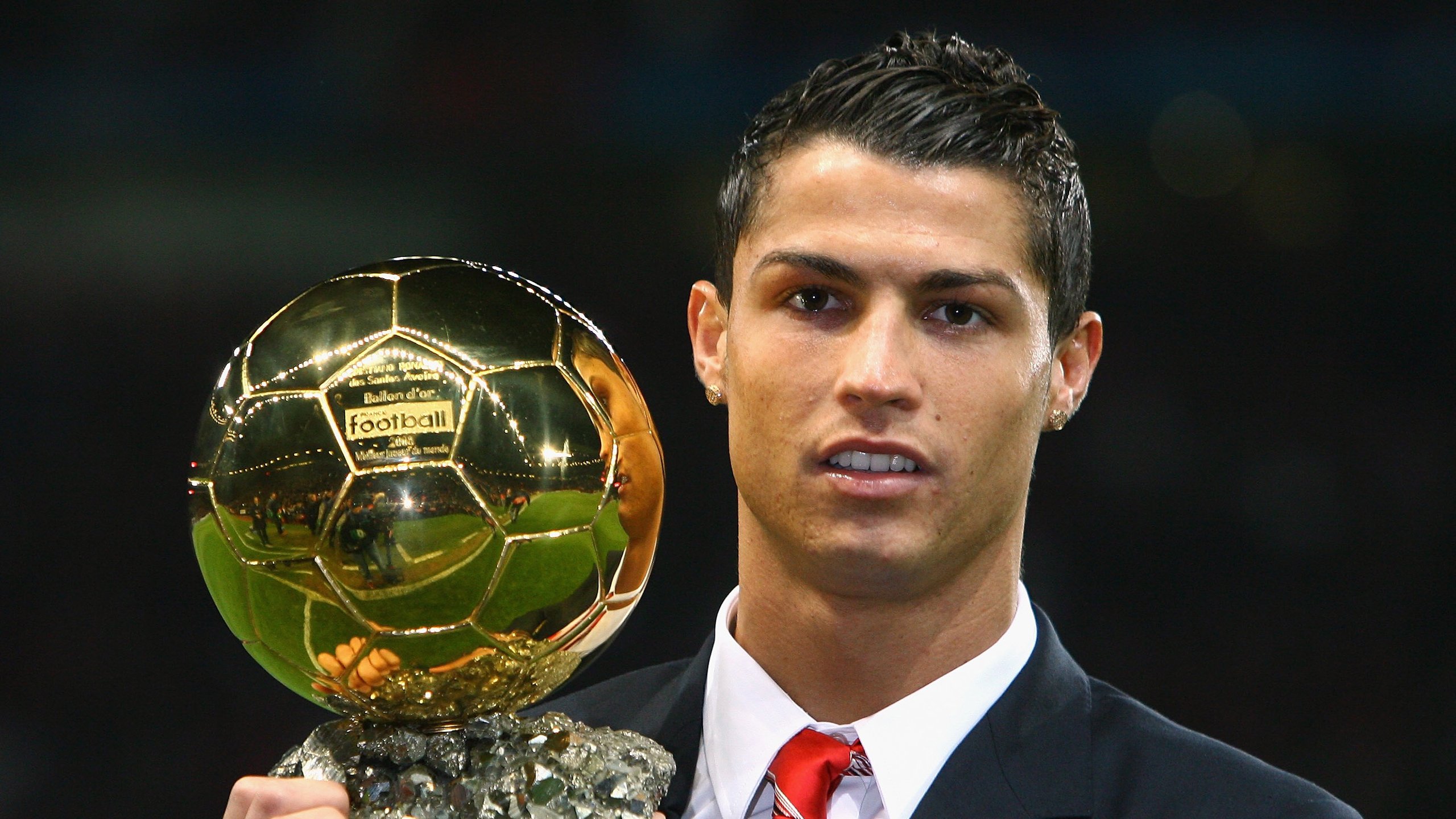 开云体育下载-西甲国家德比之夜，伊布连续得分拉开差距，改写历史的北欧风暴  第2张